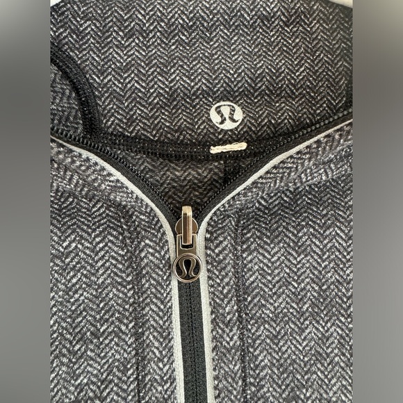 Lululemon Run-U-Turn Pullover - Picture 5 of 8